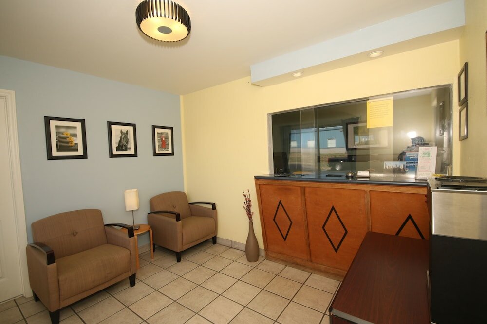 Фото Royal Inn Charlotte Airport Hotel