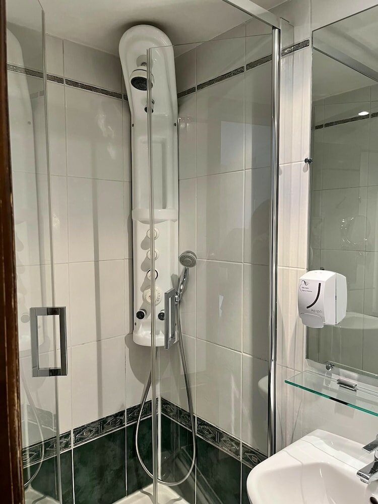 Фото Logis Hôtel Au Cerf d'Or