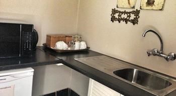 Фото Waterhouse Guest Lodges: 236/230 Bourke Street