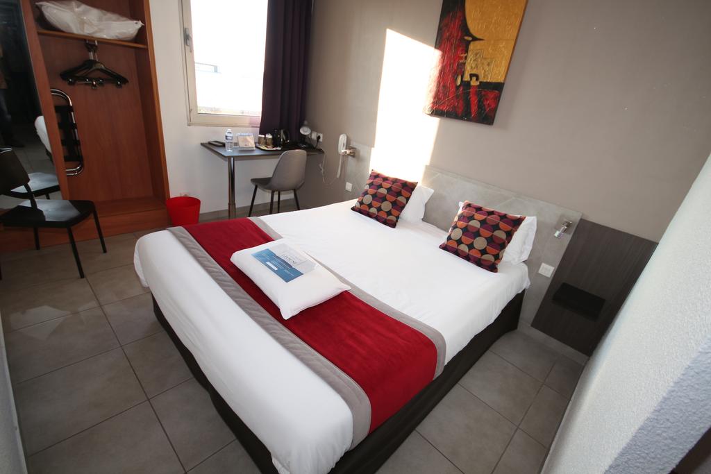 Фото Kyriad Martigues Sud