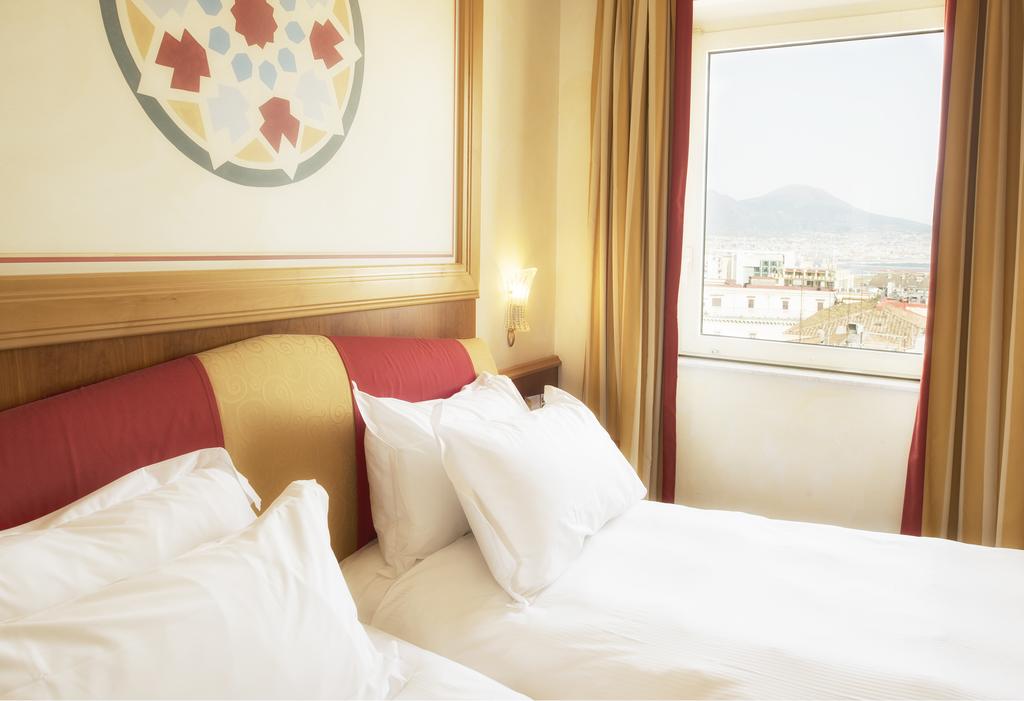 Фото Renaissance Naples Hotel Mediterraneo