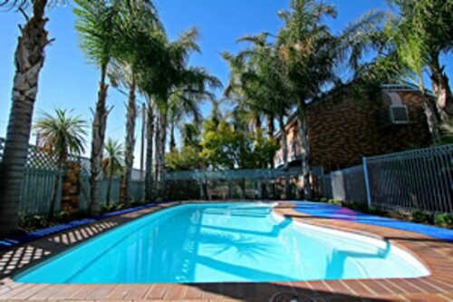 Гостиница Cattleman's Country Motor Inn & Serviced Apartments в Даббо