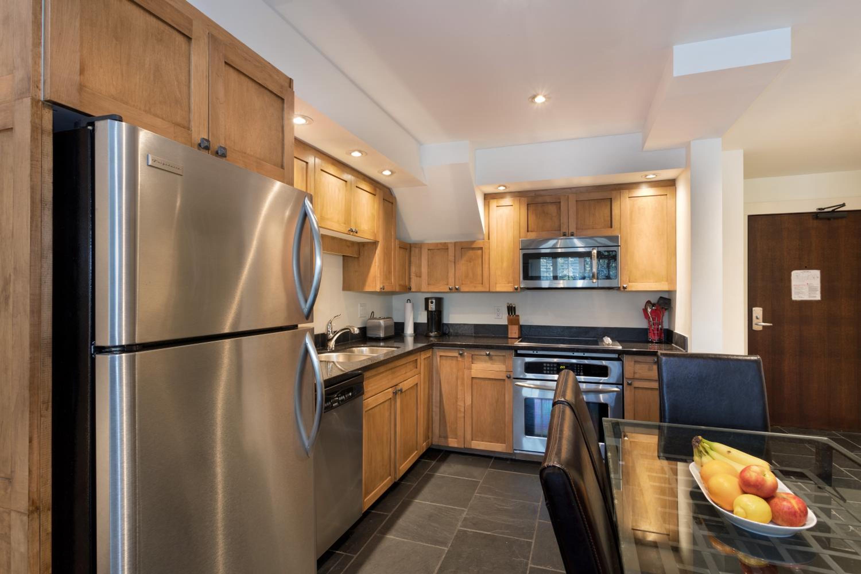 Фото Glacier Lodge Boutique Hotel