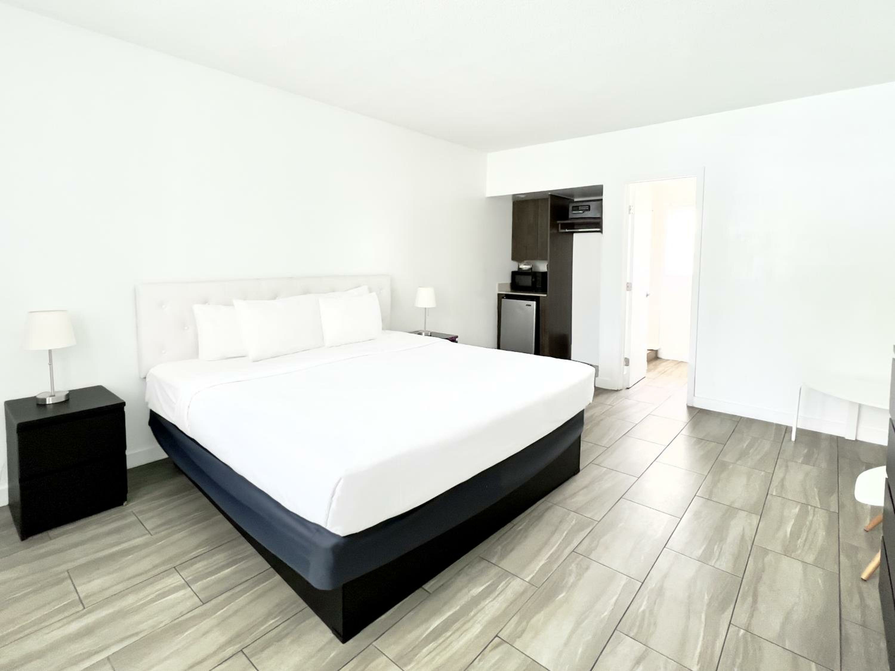 Фото Beach Gardens A North Beach Village Resort Hotel