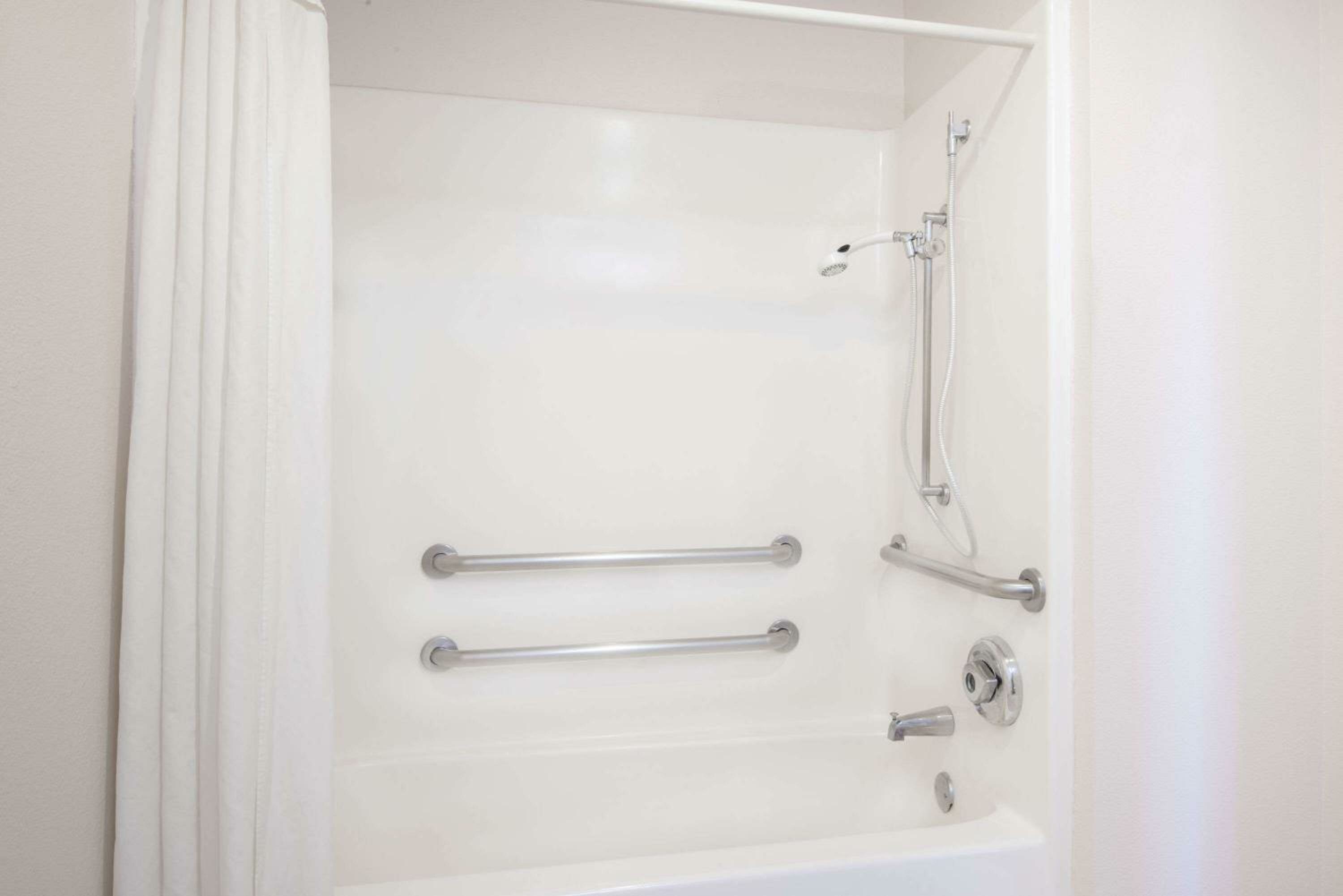 Фото Hawthorn Suites by Wyndham Albuquerque