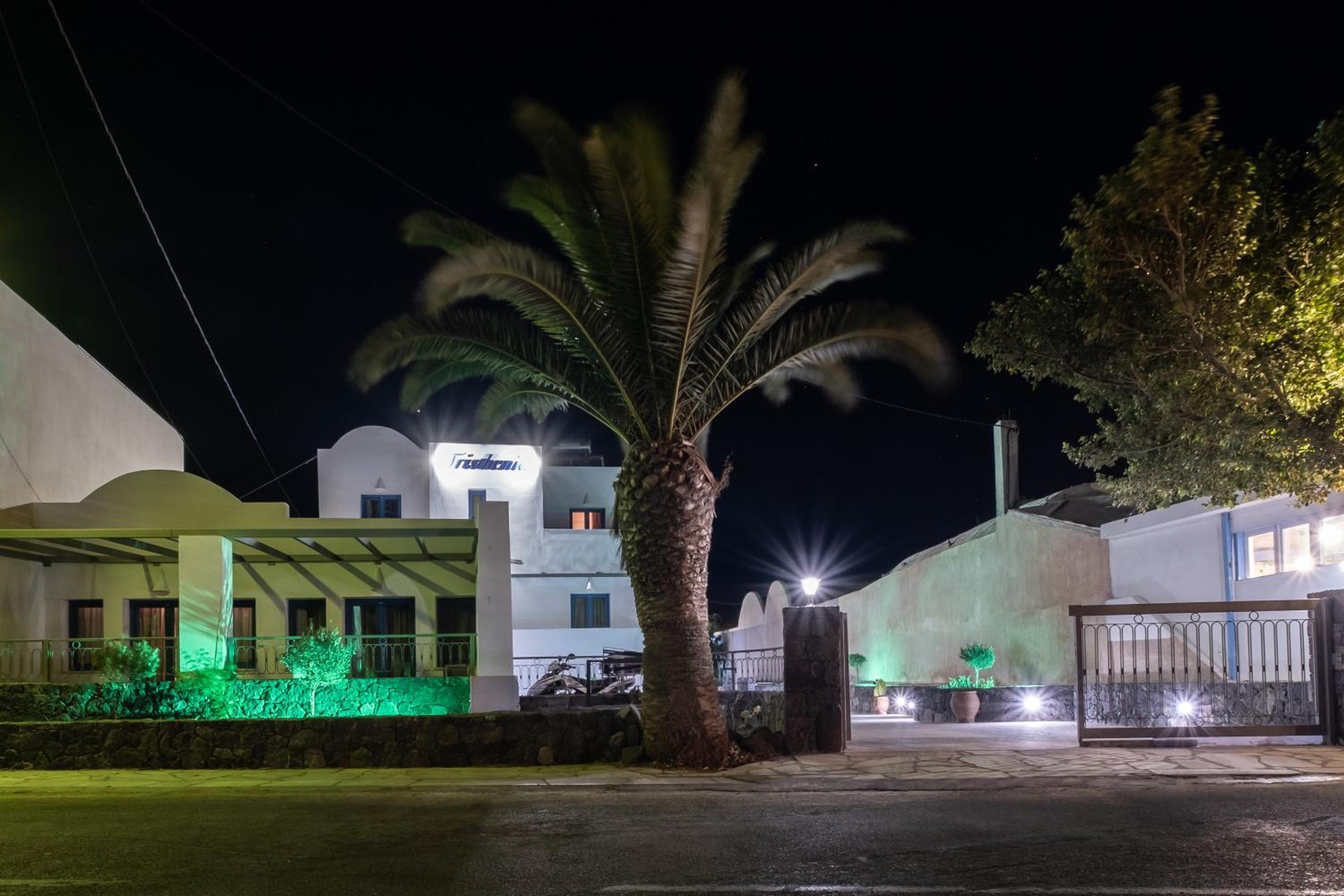 Фото Tristhenia Hotel