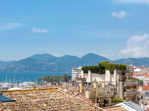 Гостиница Cannes Centre Univers в Каннах
