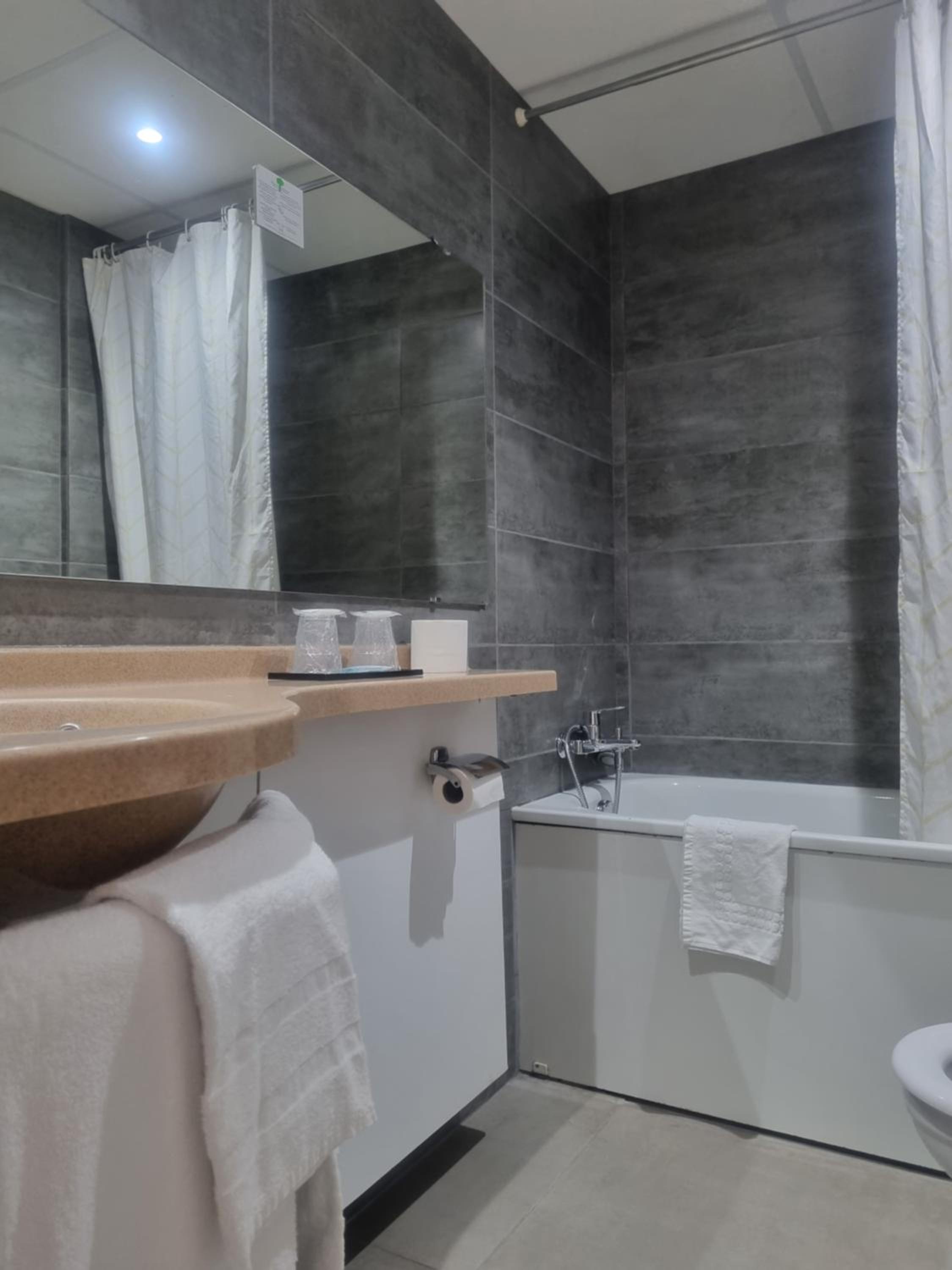 Фото Hotel Eiffel Kensington