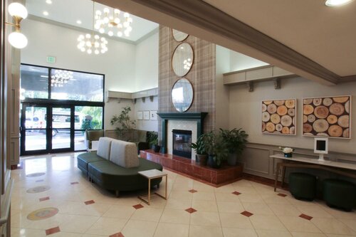 Гостиница Oxford Suites Spokane Valley в Спокан-Вэлли