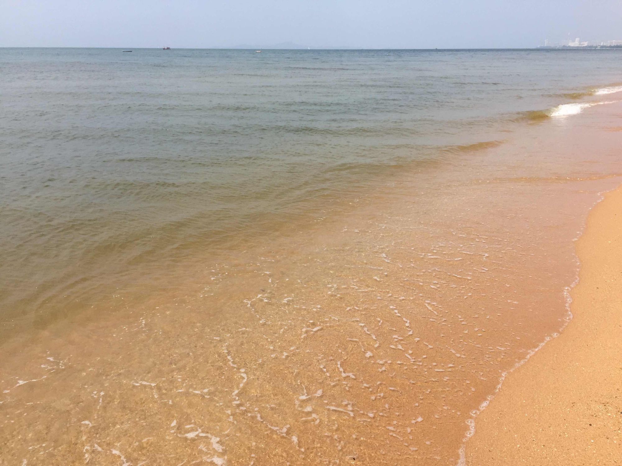 Фото Baan Dhewaran Beachfront Villa