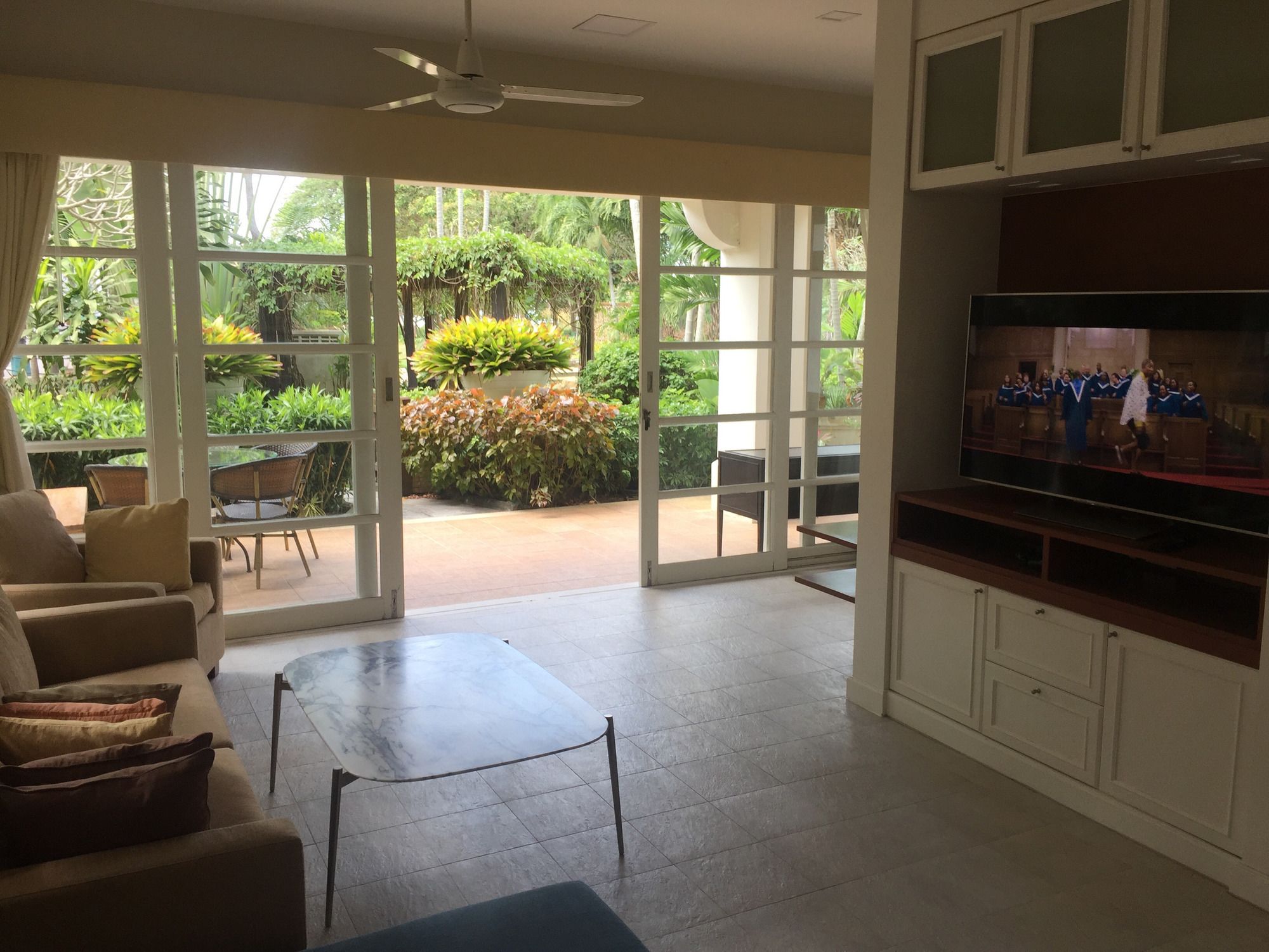 Фото Baan Dhewaran Beachfront Villa