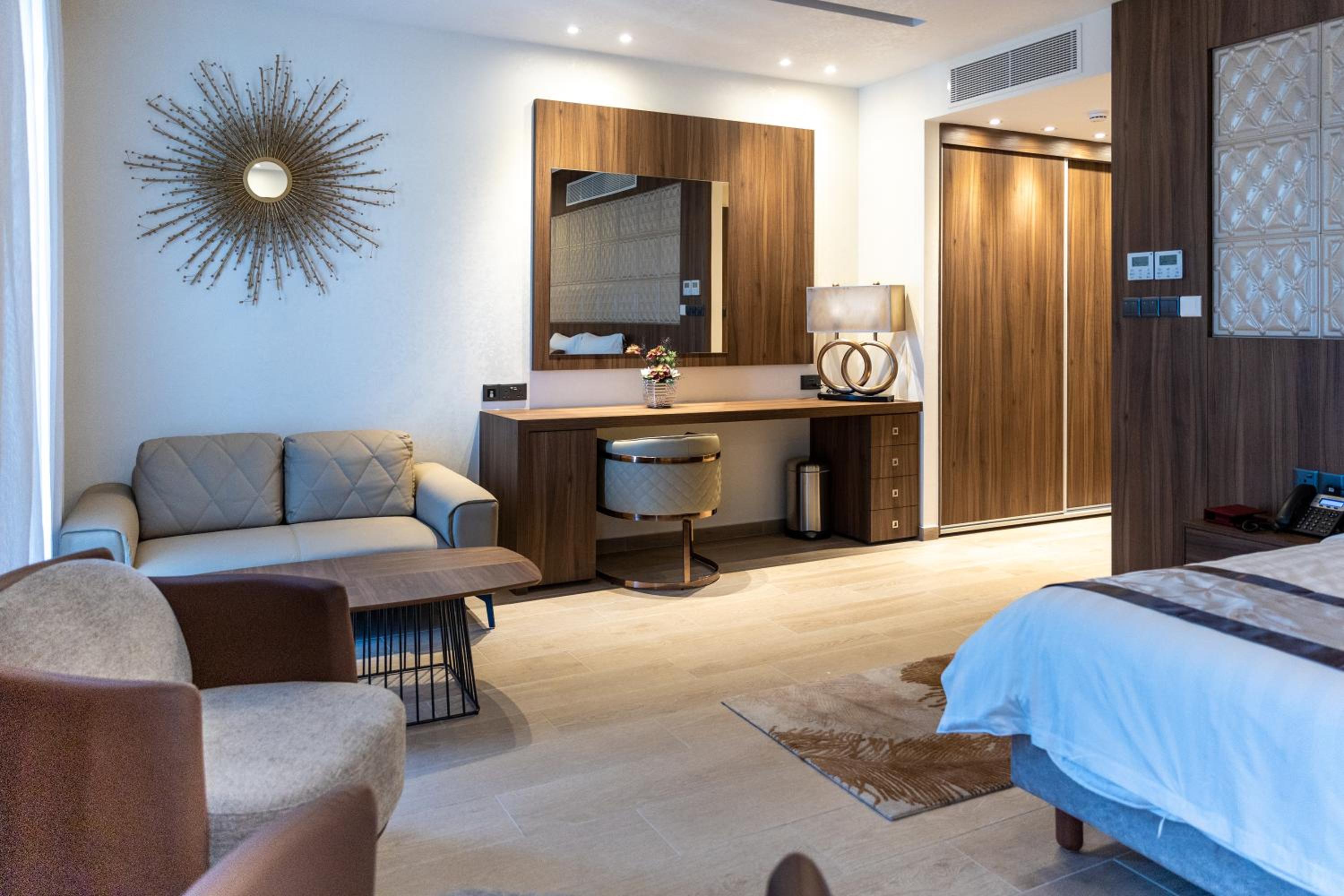 Фото Leonardo Boutique Hotel Larnaca