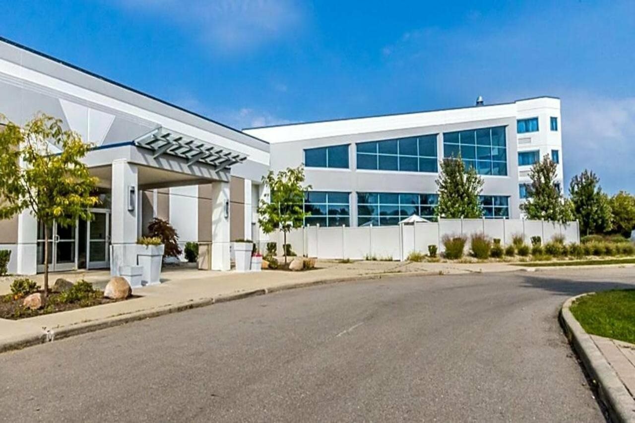 Фото Gateway Hotel & Convention Center, Bwpc