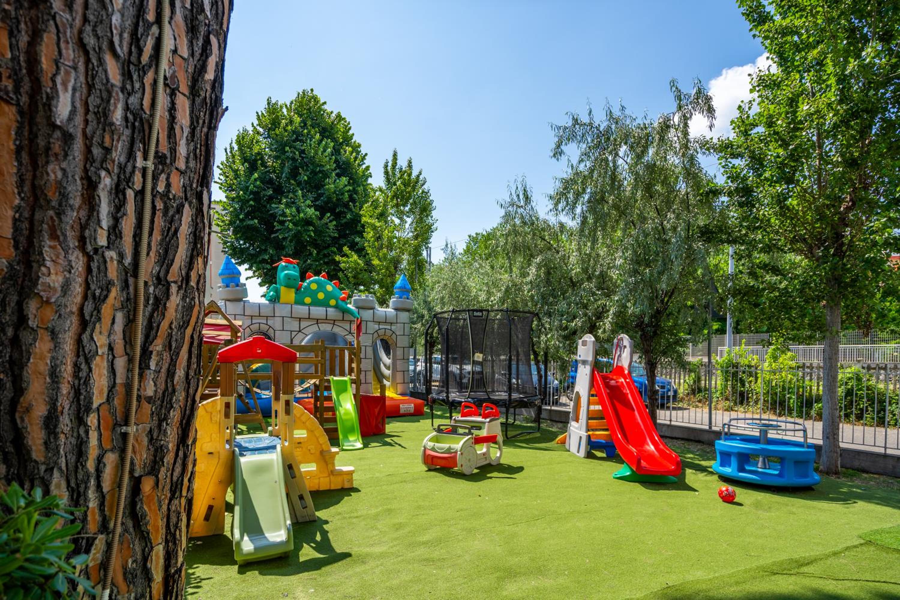 Фото Hotel Lotus