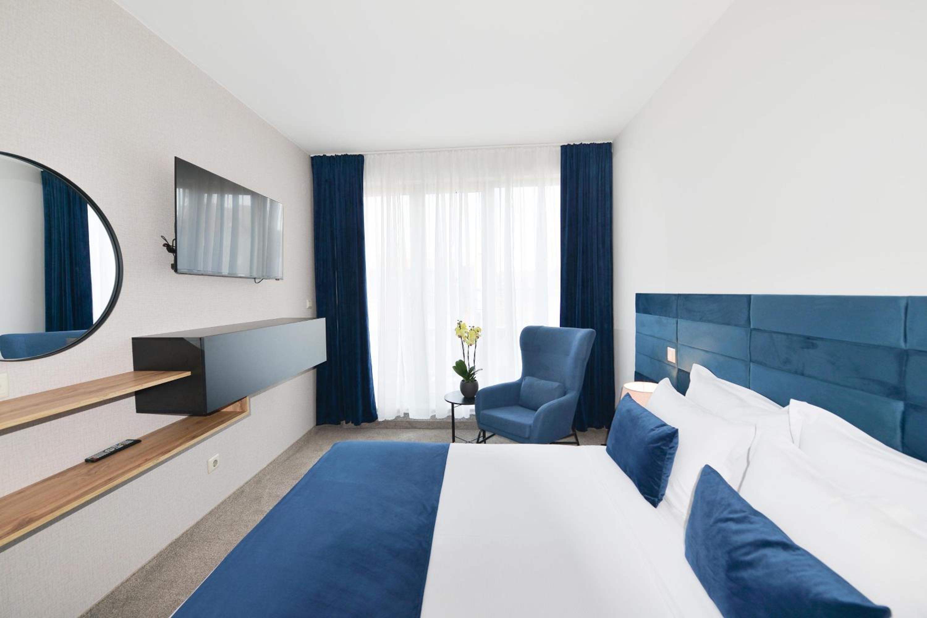 Фото Art Plaza Hotel