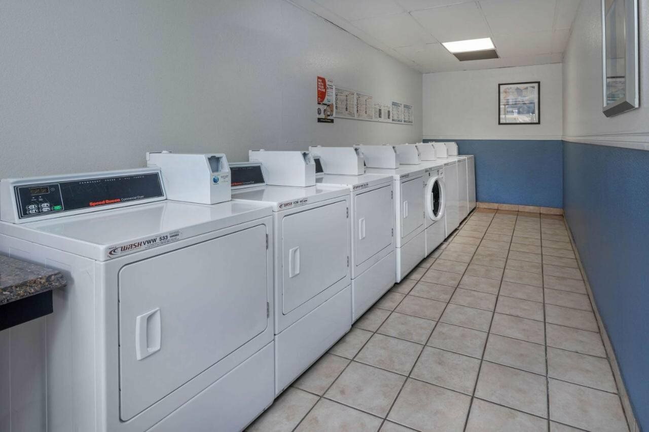 Фото Motel 6 Anaheim Maingate
