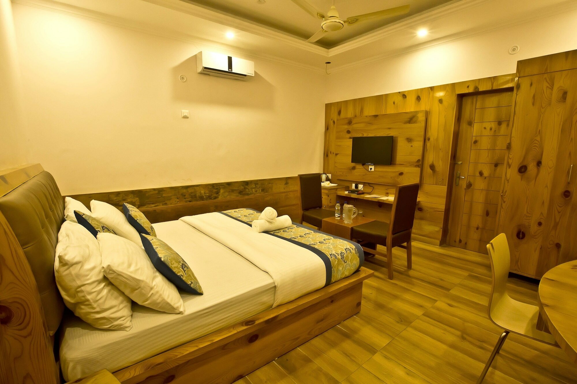 Фото Quartz Himalayan Brothers