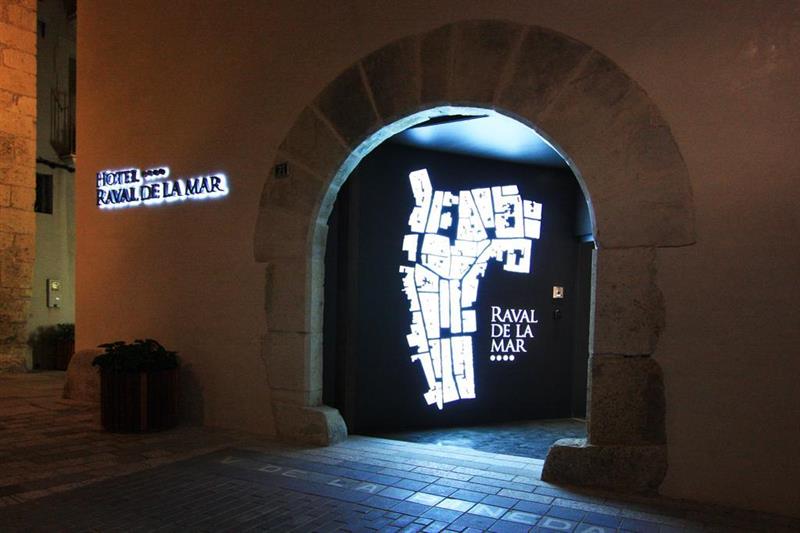 Фото Hotel Raval de la Mar