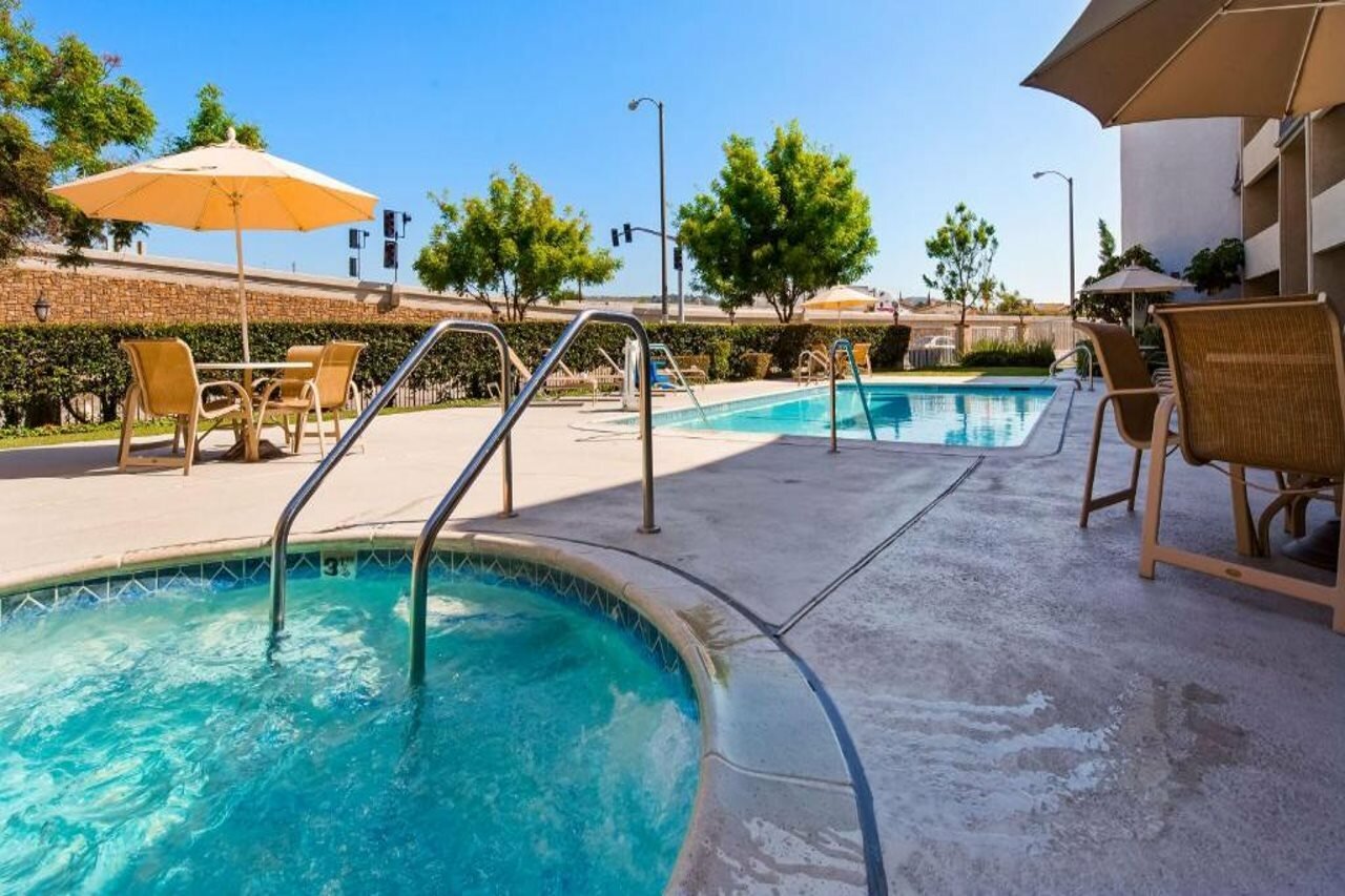 Фото Best Western Plus West Covina Inn