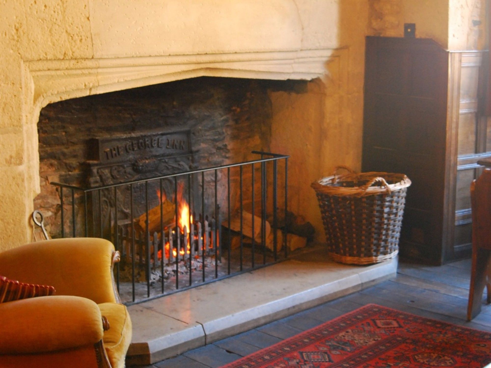 Фото The George Inn and The Plaine