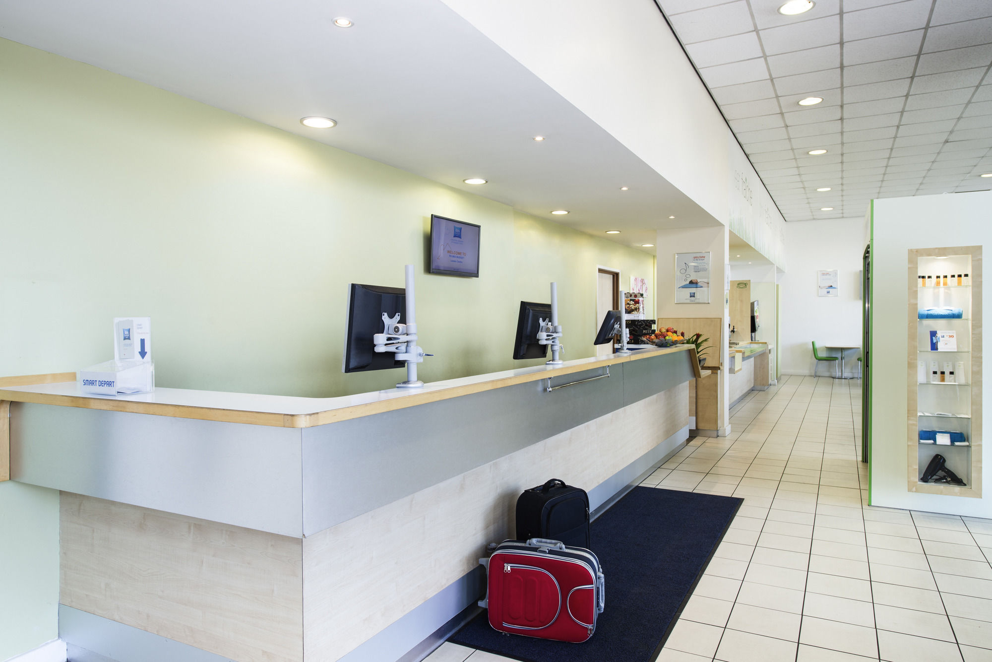 Фото Ibis budget Leeds Centre Crown Point Road