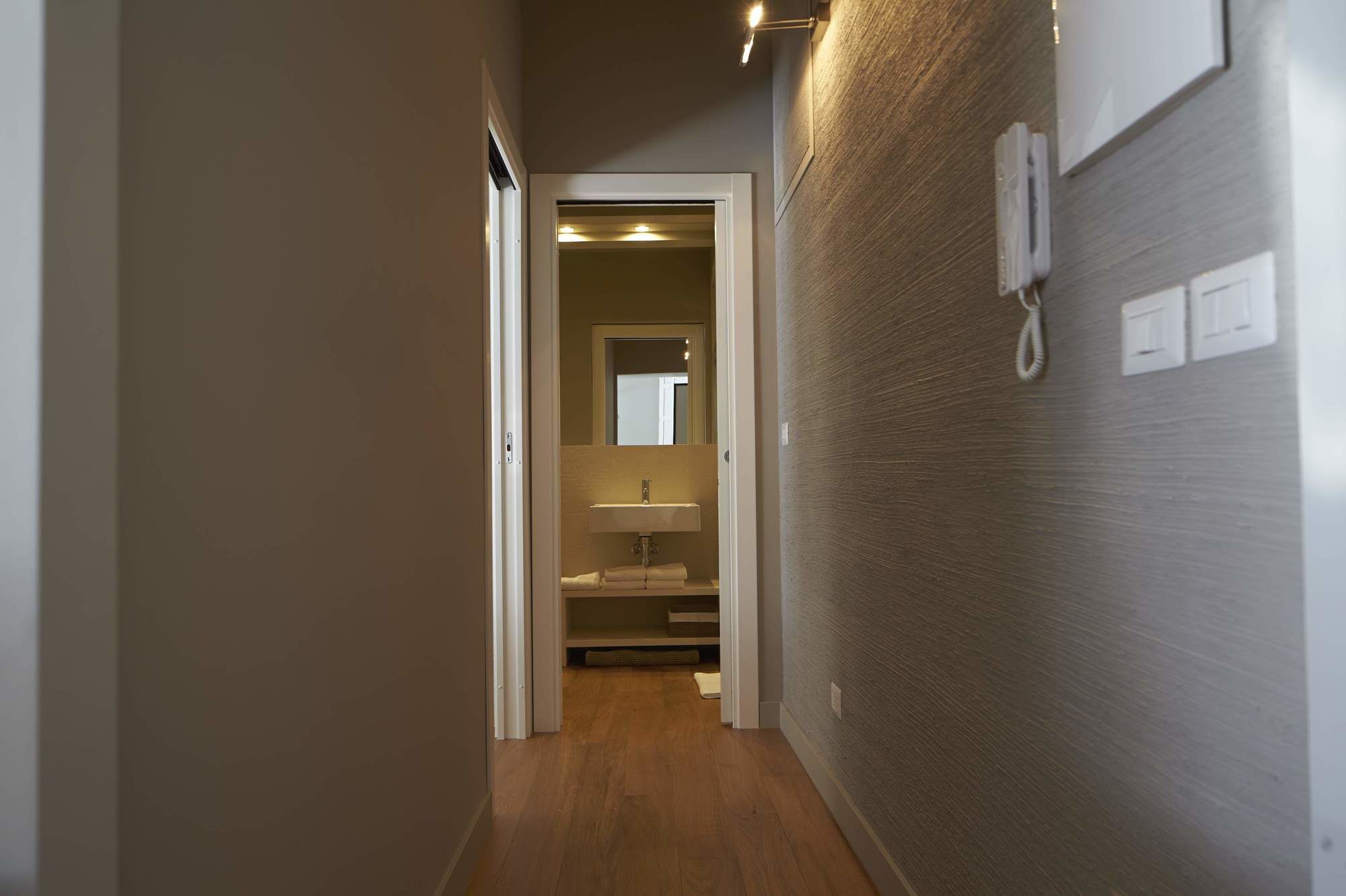 Фото Ferrini Home - Etnea Portrait