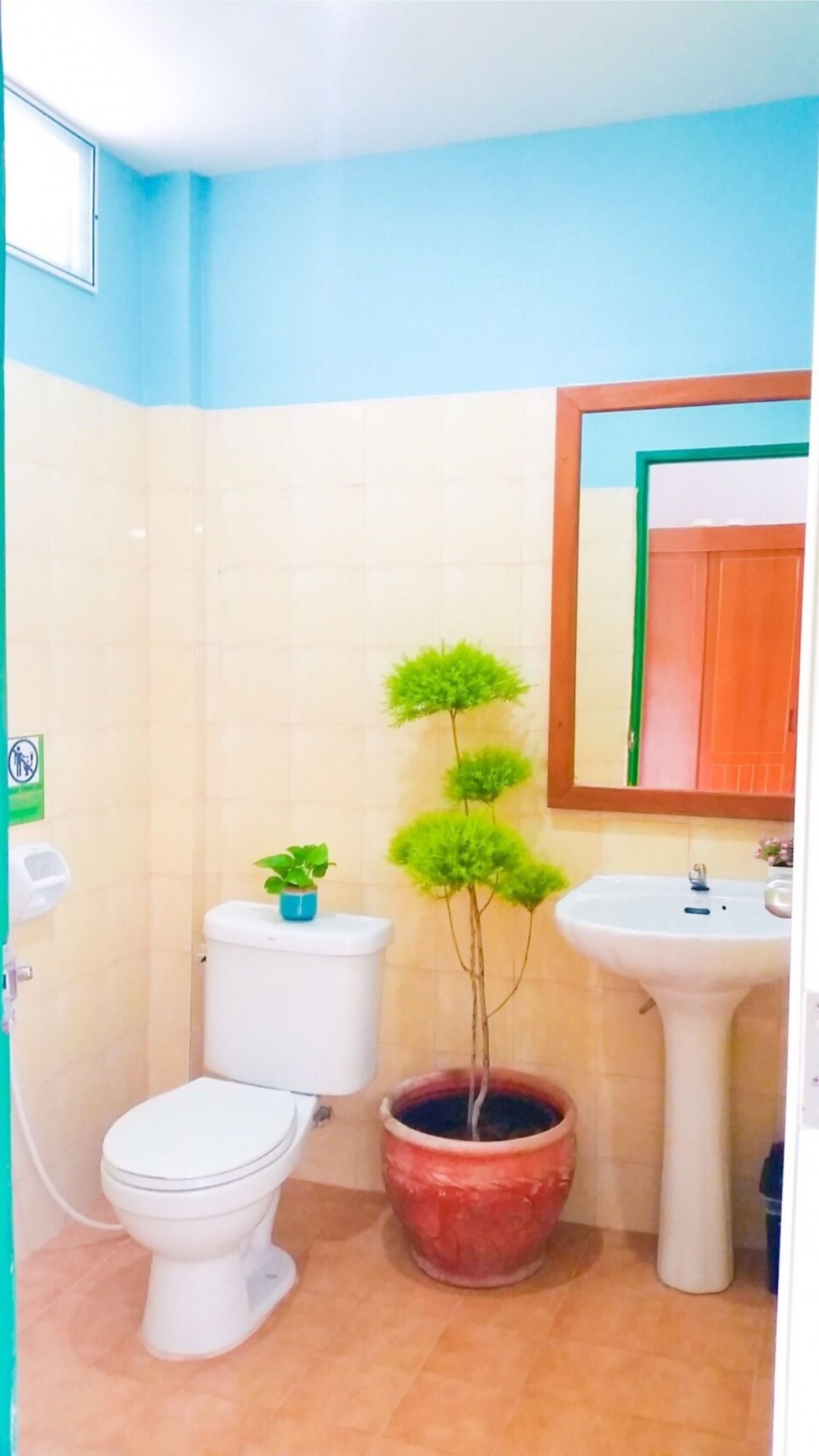 Фото J. Holiday Inn