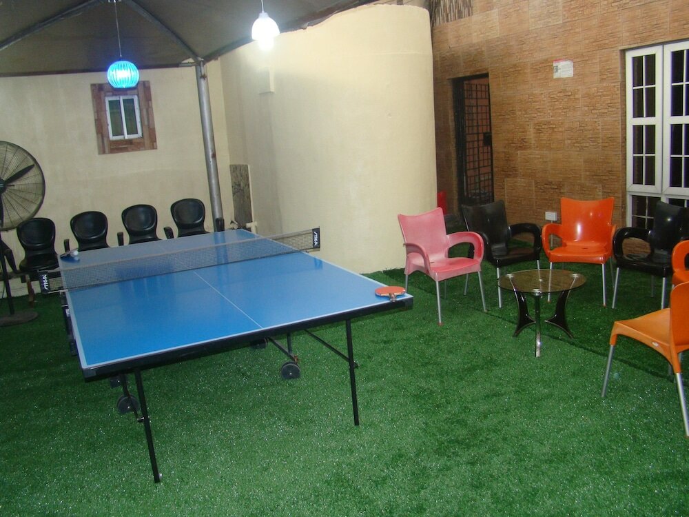 Фото Charlies Place And Suite