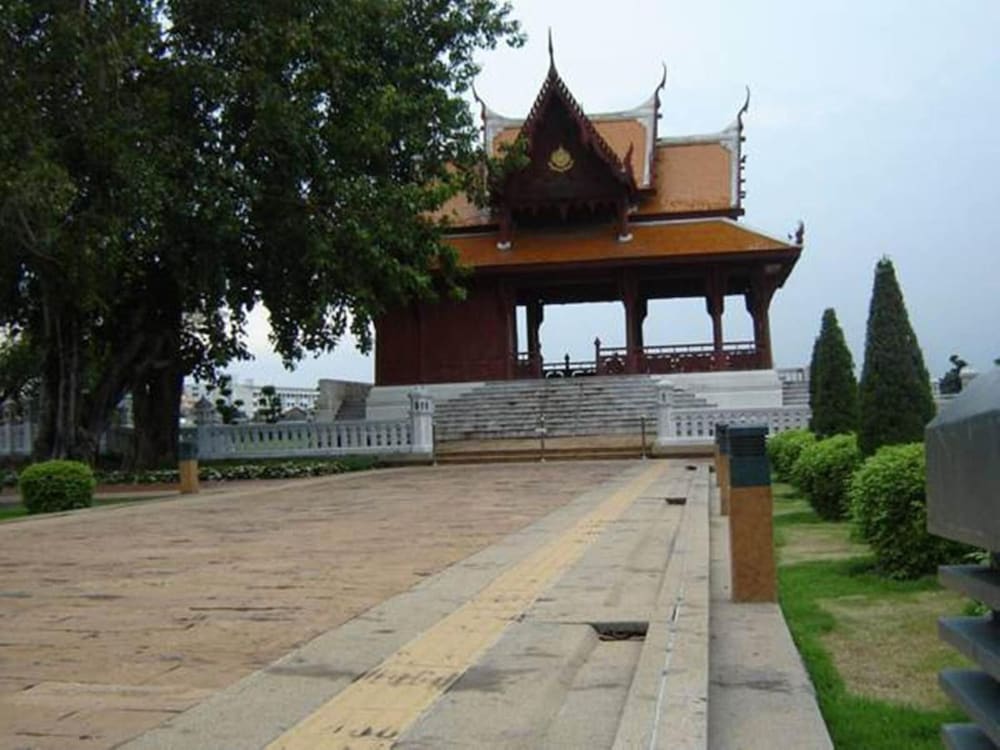 Фото Rambuttri House