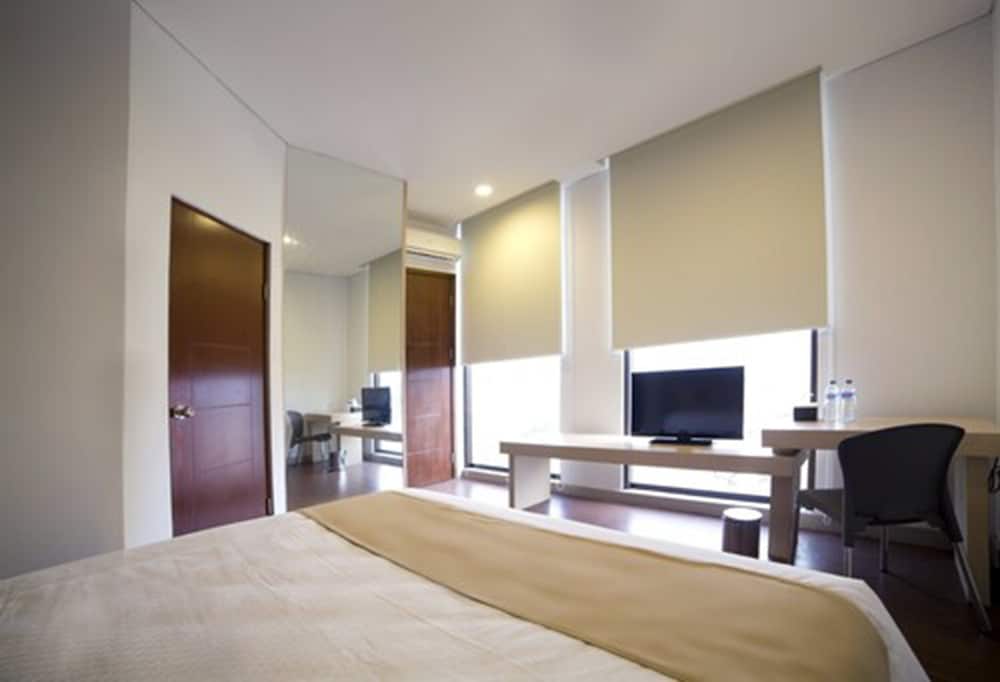 Фото Hotel 88 Embong Malang