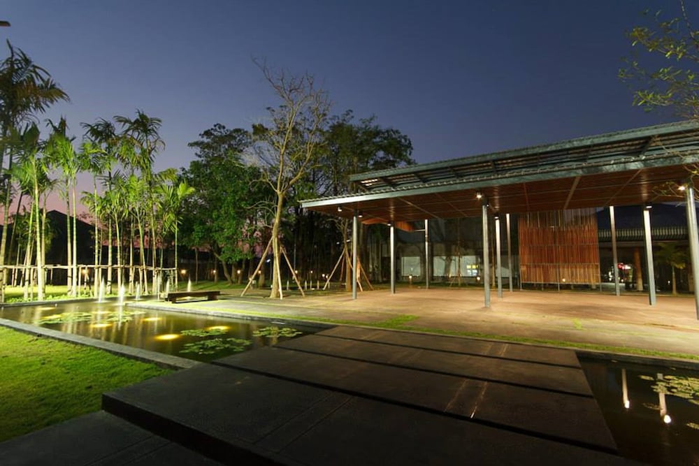 Фото The Park Hotel