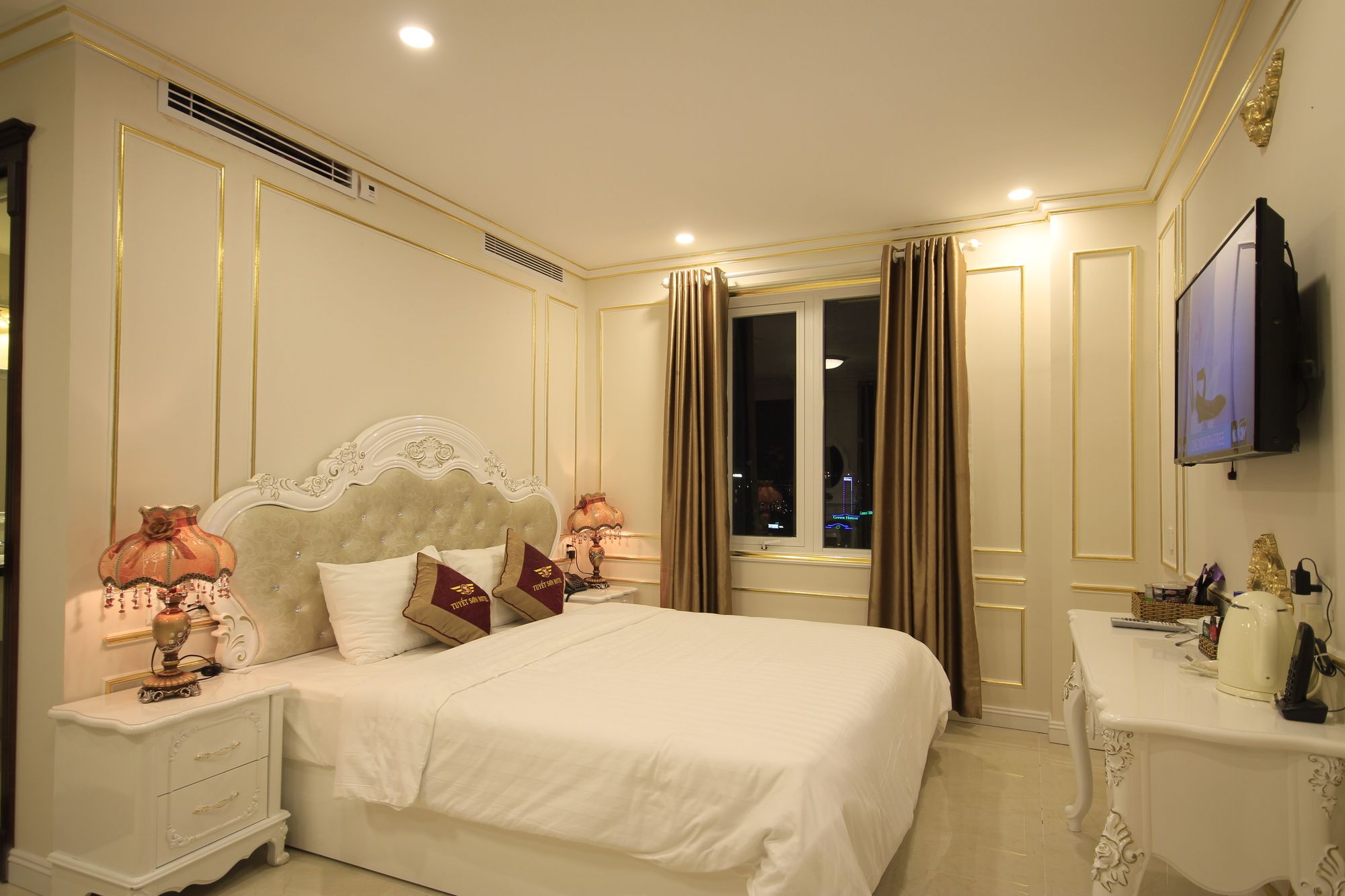 Фото Tuyet Son Hotel