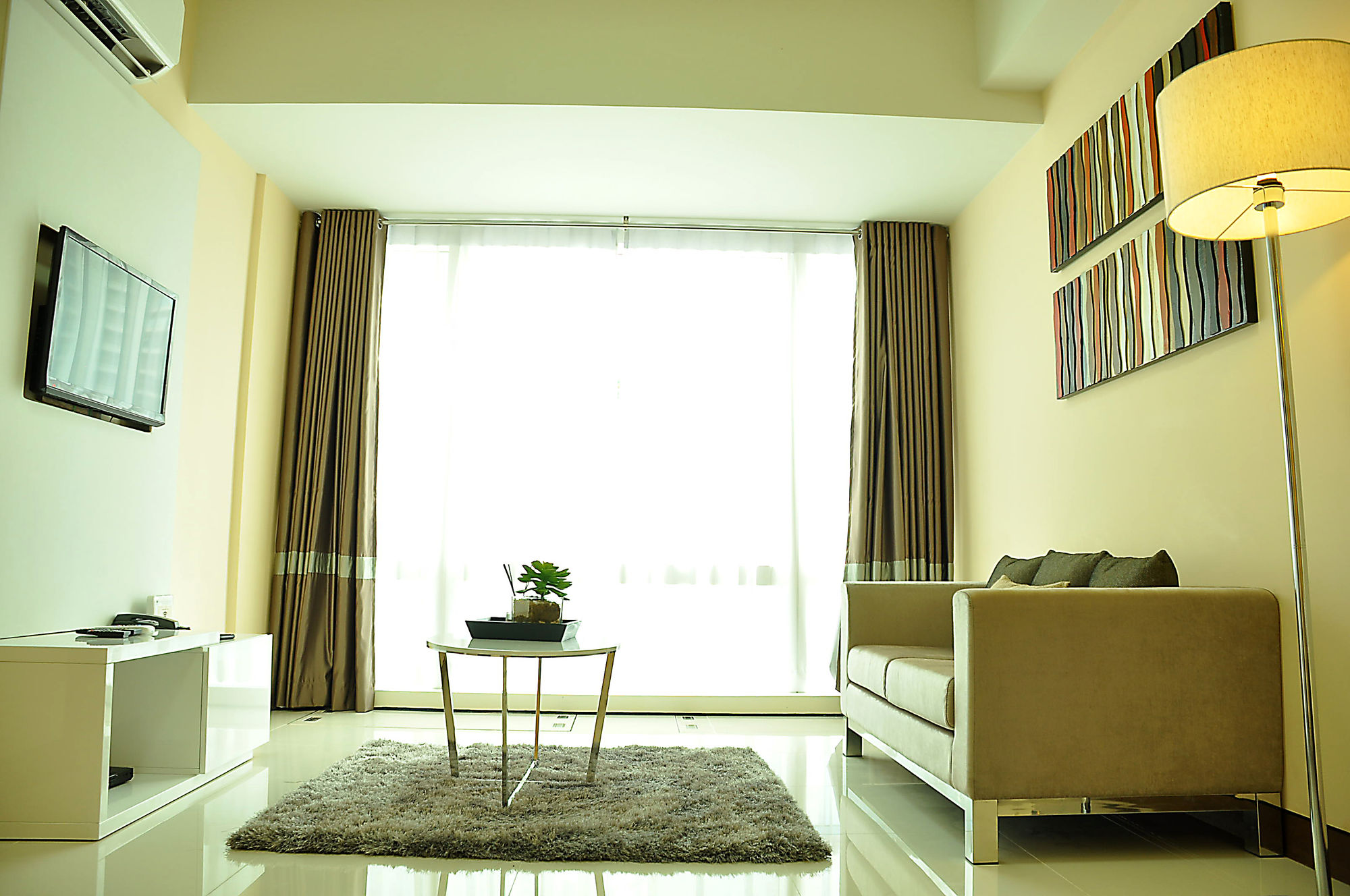 Фото CSuites at Two Central Residences