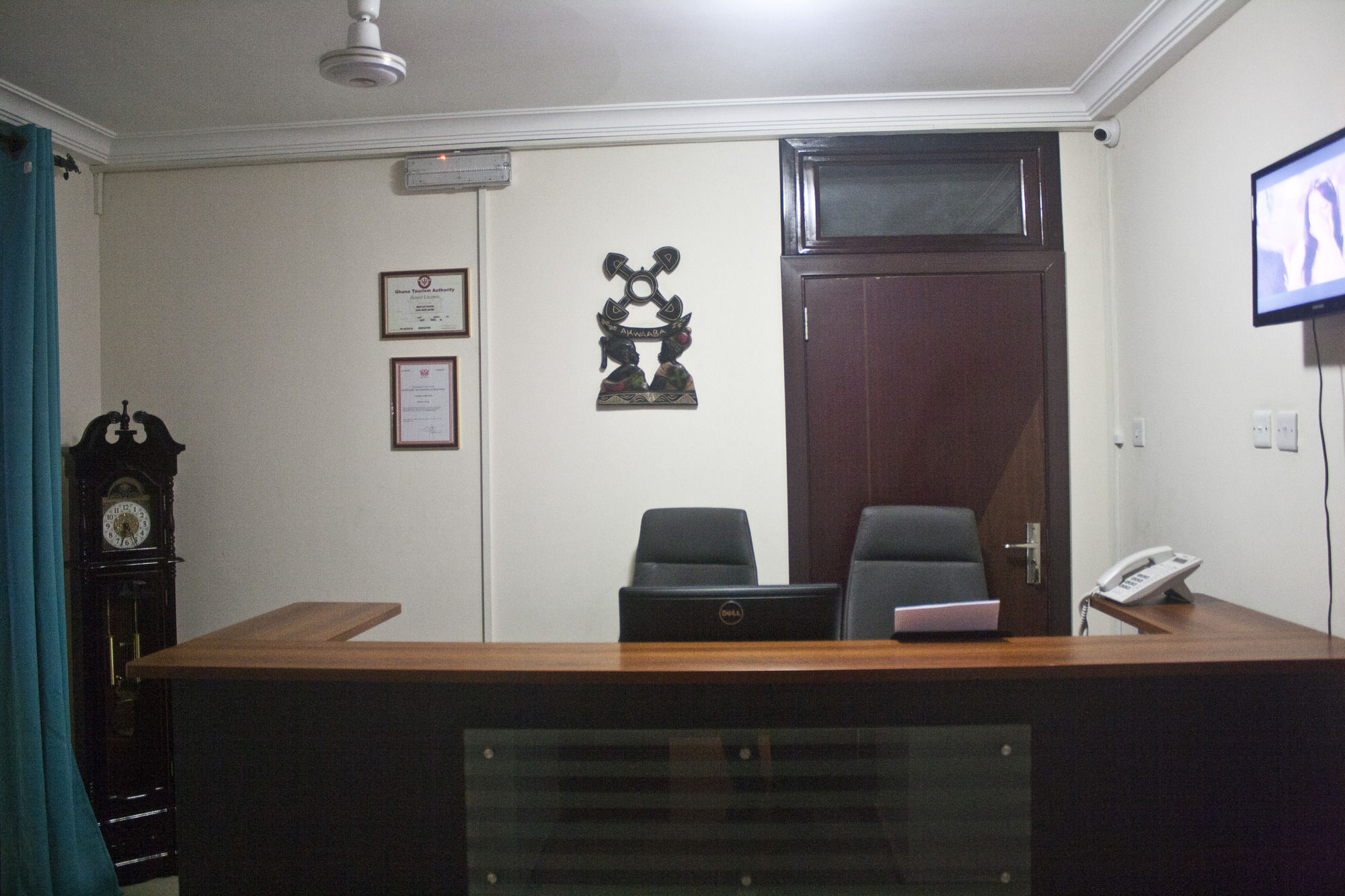 Фото At Home Boutique Hostel and Suite