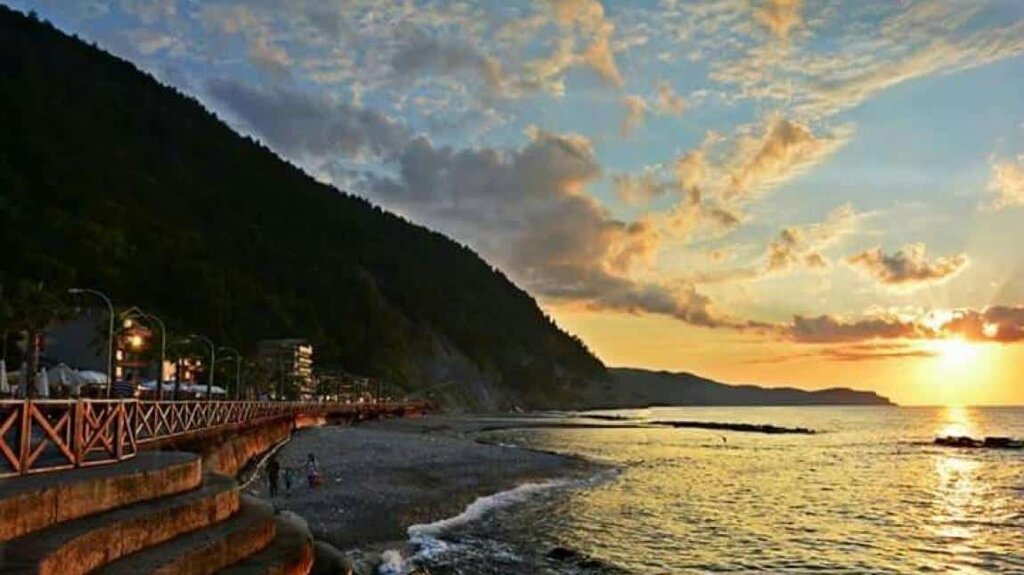 Resort oteller, tesisler Öğretmen Evi Ve Akşam Sanat Okulu, Ayancık, foto