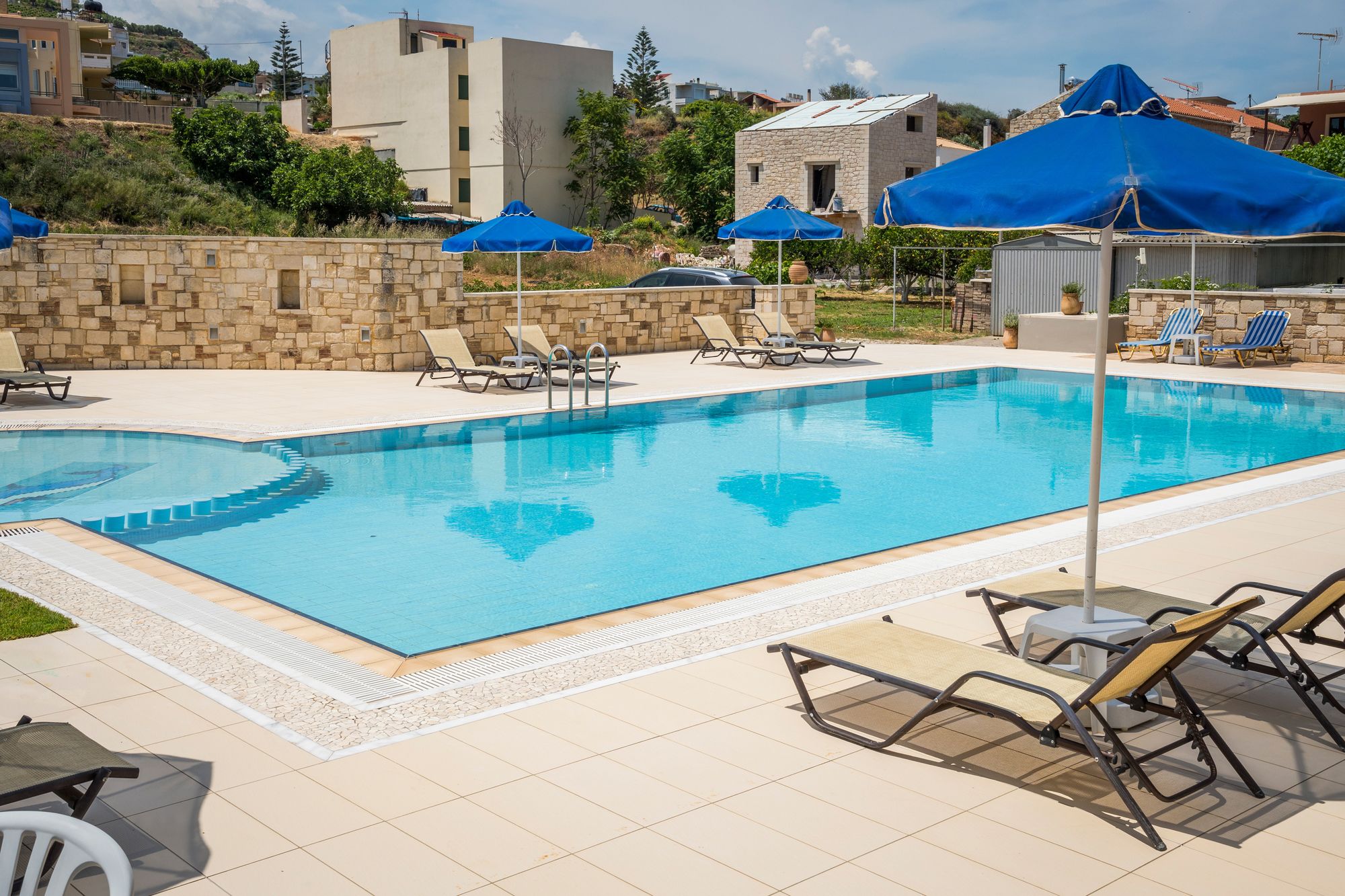 Фото Irini Stalos Apartments