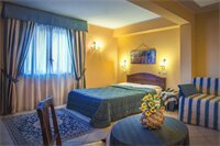 Фото Greta Rooms Hotel