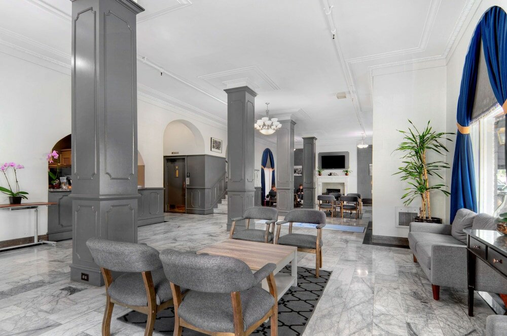 Фото Monarch Hotel