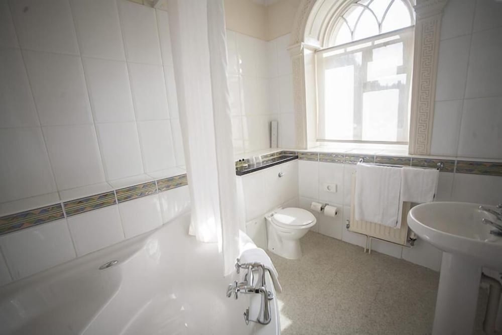 Фото Arnos Manor Hotel