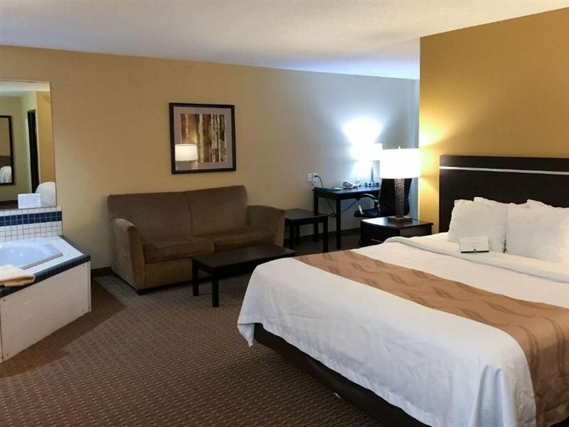Фото Quality Inn & Suites Sun Prairie Madison East