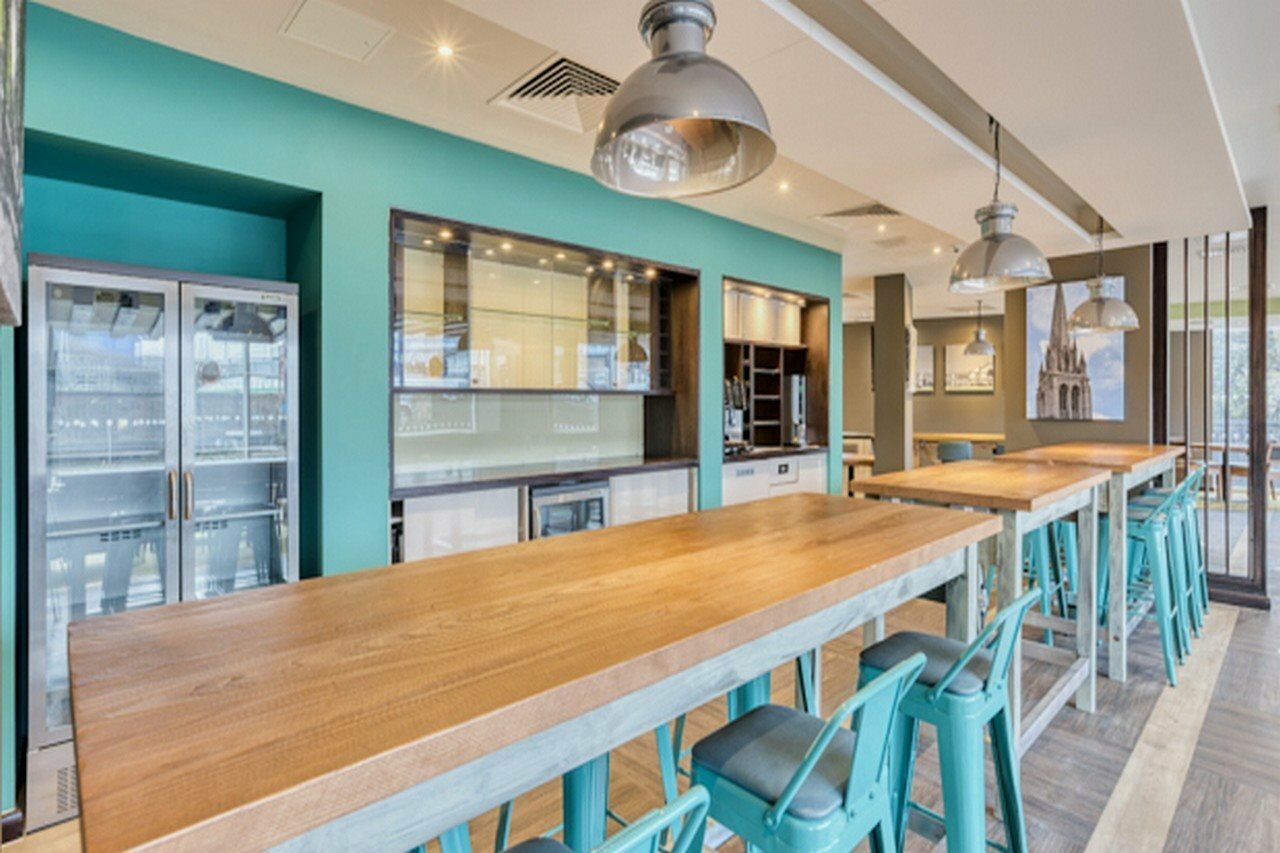 Фото Premier Inn London New Southgate Hotel