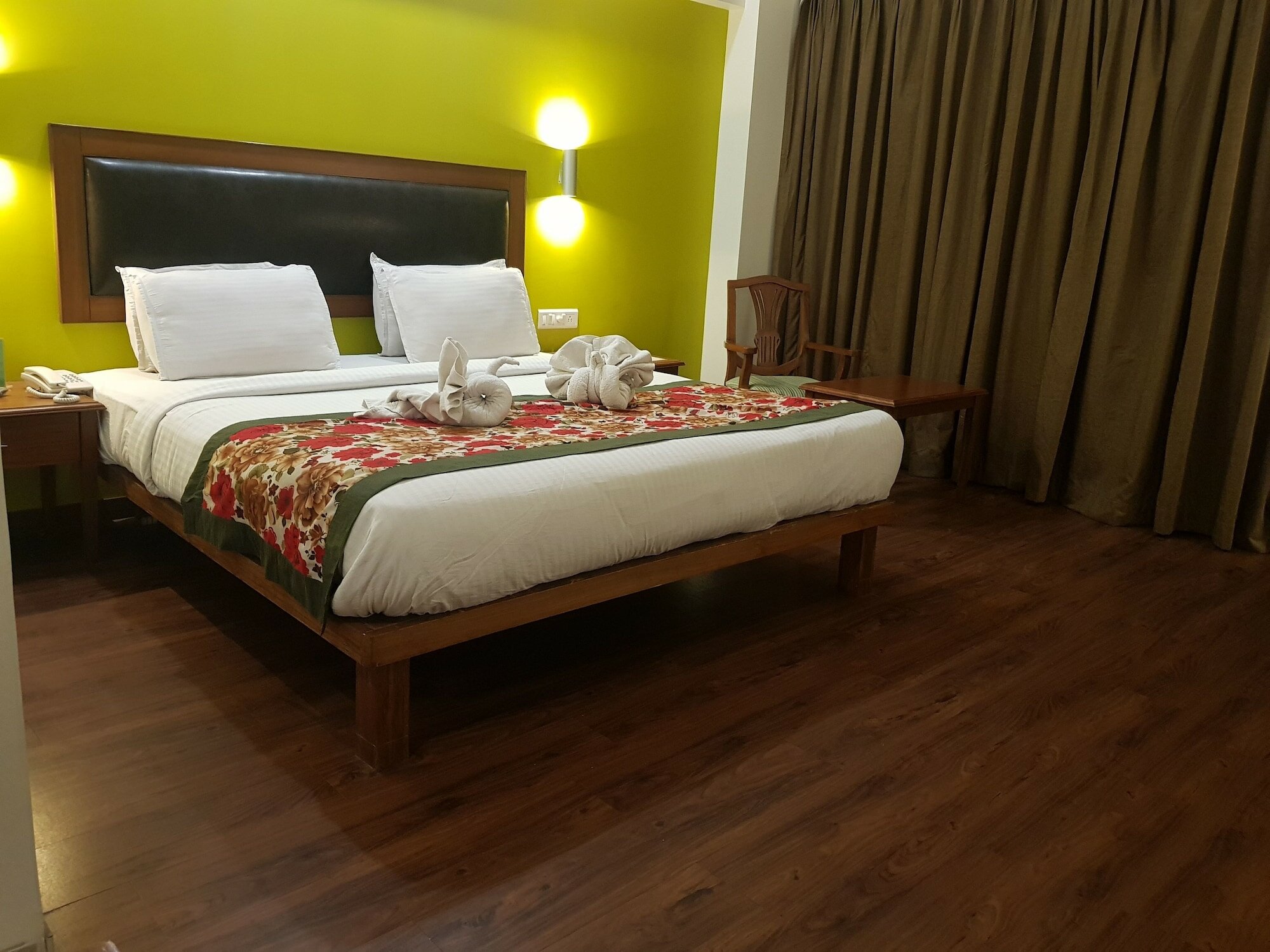 Фото Krishna Inn - The Green Hotel