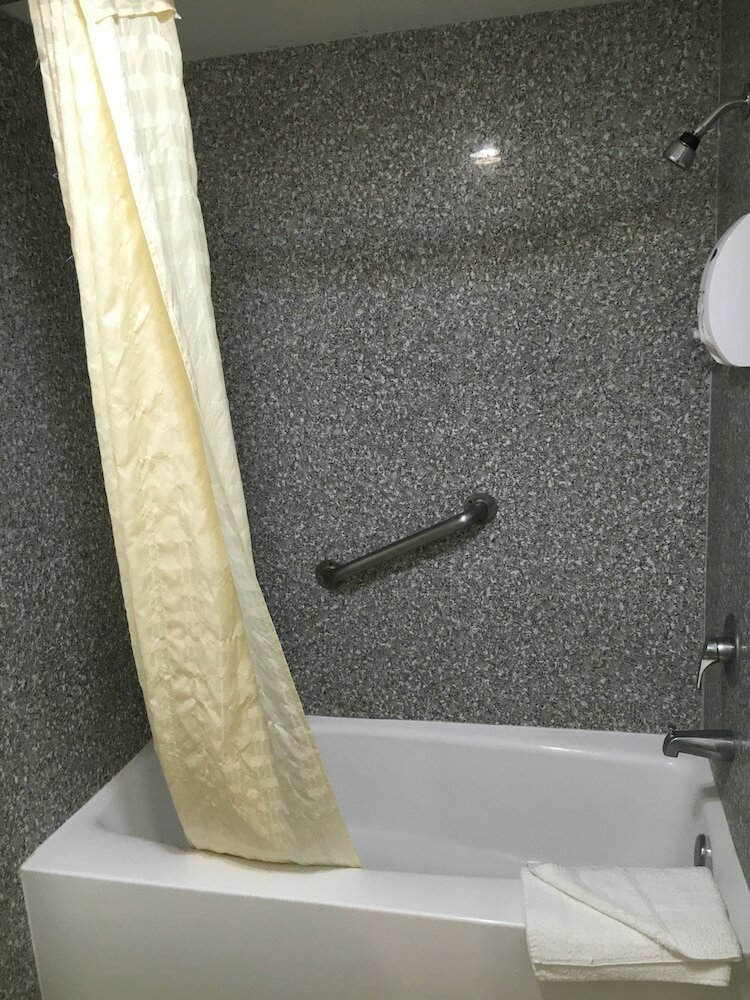 Фото Riverside Inn & Suites