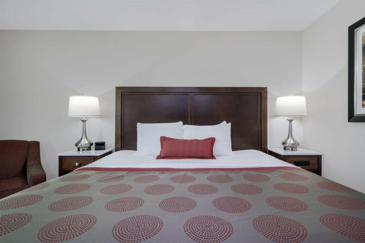 Фото Ramada by Wyndham Minneapolis Golden Valley