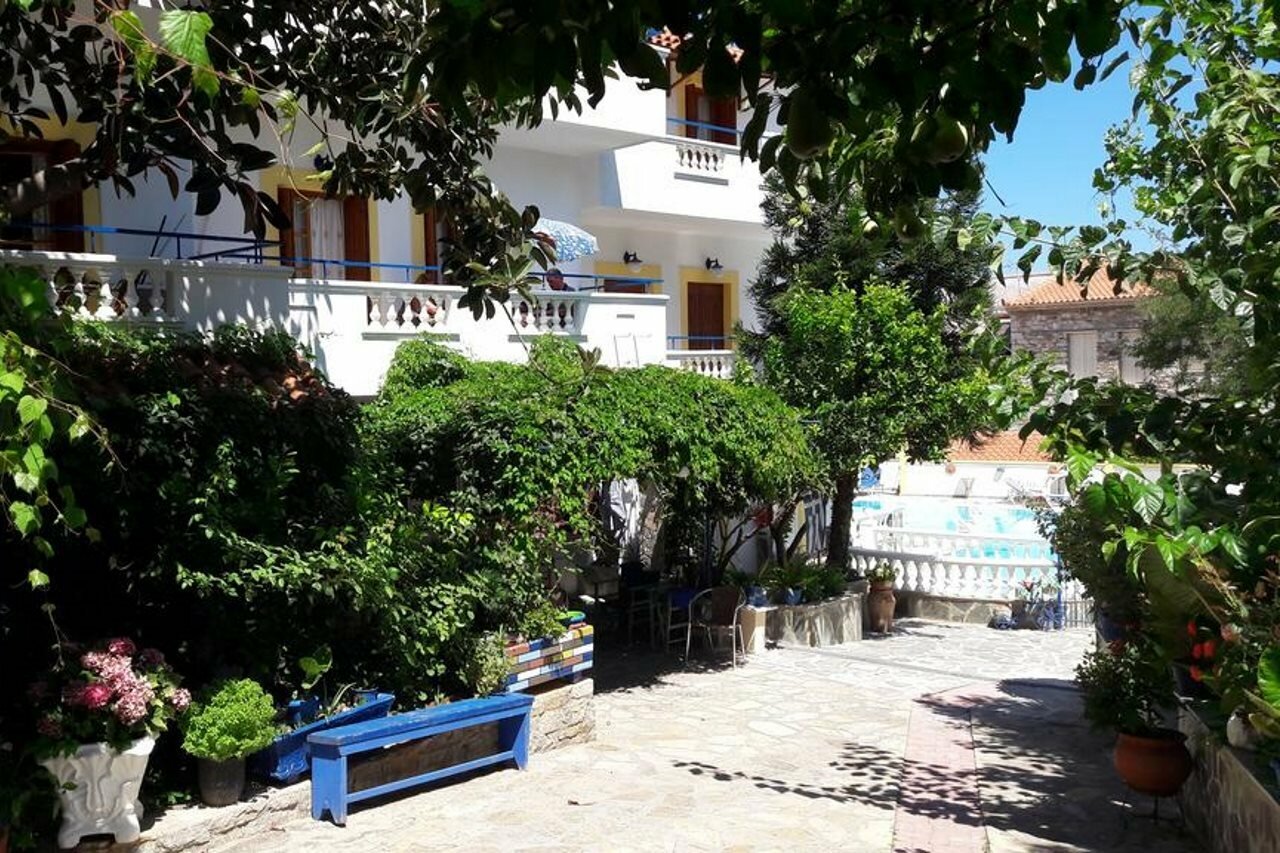 Фото Zafiria Apartments