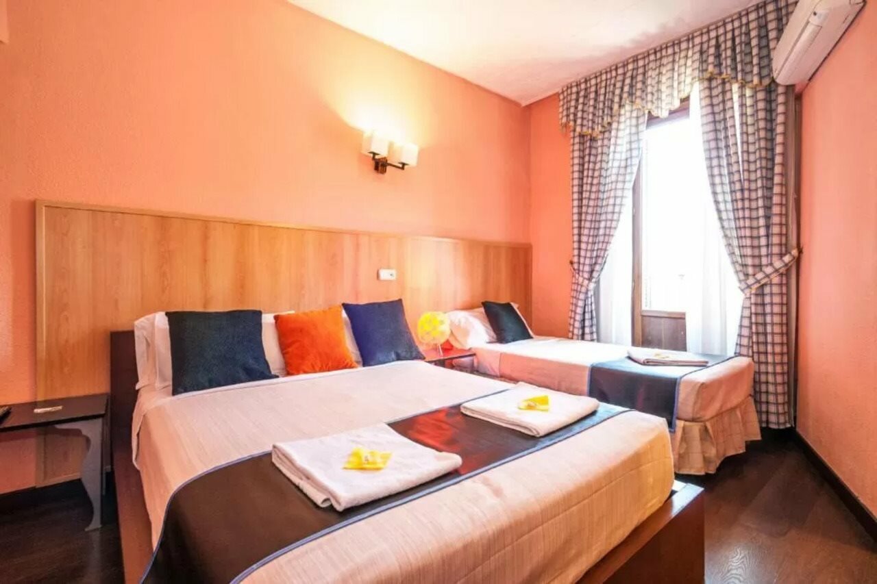 Фото отеля 2