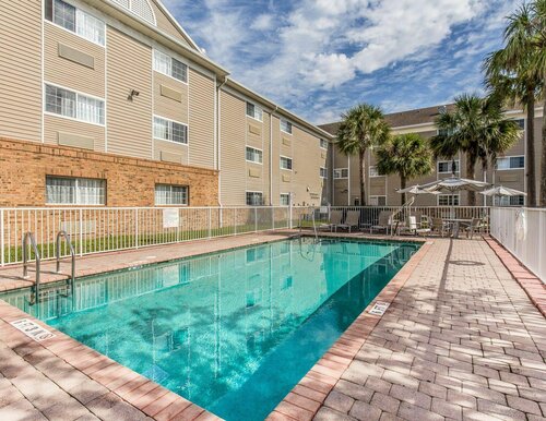 Внешний вид отеля Comfort Inn & Suites Northeast - Gateway в Сент-Питерсберге, фото 4