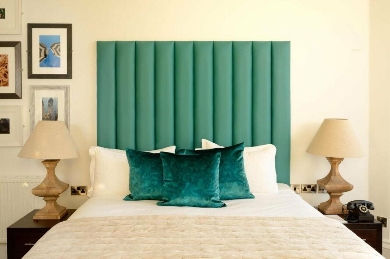 Фото Black Ivy Hotel