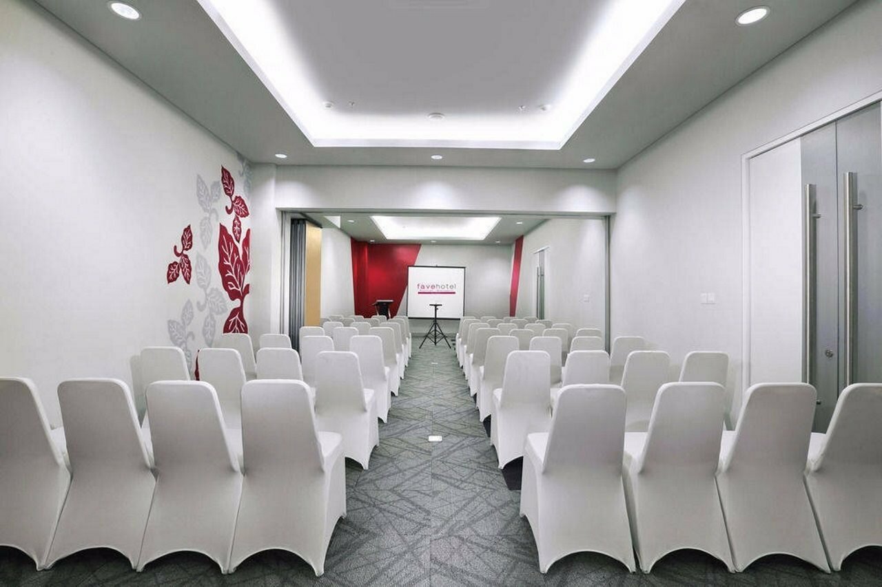 Фото Отель Favehotel Sudirman
