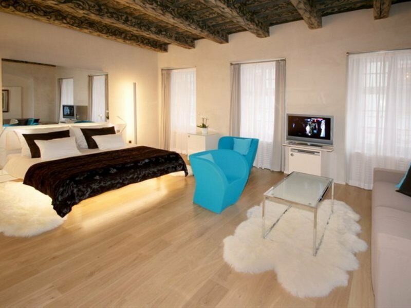 Фото Hotel Three Storks